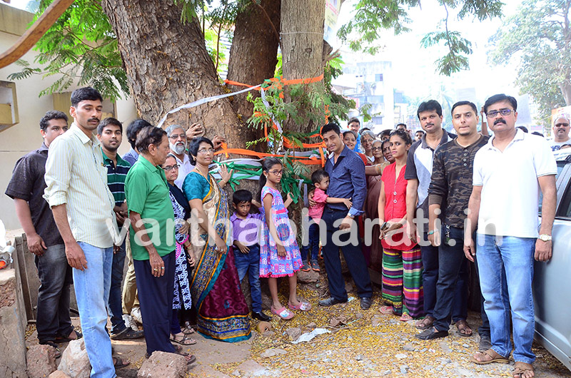 ಮಂಗಳೂರು: ಮರಗಳಿಗೆ ರಕ್ಷೆ ಕಟ್ಟಿದ ಪರಿಸರಾಸಕ್ತರು